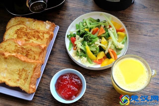 早餐每天自己做，想吃什么做什么，简单省事营养好，口味最适合