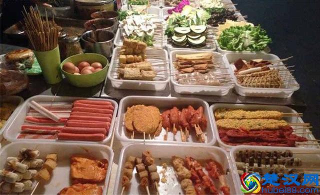 这样做出来的麻辣炸串，生意简直不要太好啊