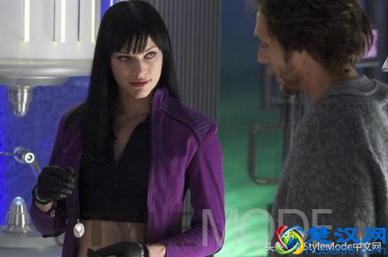 紫色衣服很难搭配？四种穿搭方案让你闪亮起来！