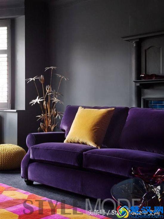 紫色衣服很难搭配？四种穿搭方案让你闪亮起来！