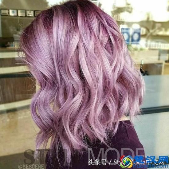 紫色衣服很难搭配？四种穿搭方案让你闪亮起来！