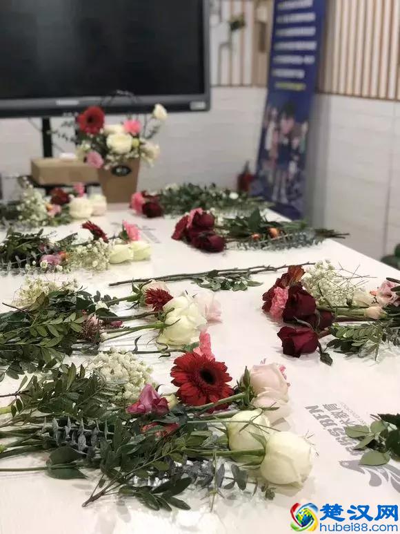 夏天插在瓶子里的鲜花如何保鲜？用这些方法一个礼拜都不会蔫！