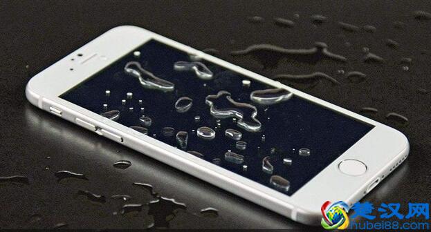 手机进水了怎么办？正确处理方法看这里，方法很实用