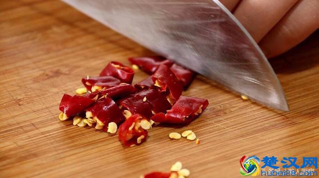 香菇除了炒着吃，还能怎么做？这道香菇新吃法了解一下，简单美味