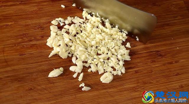 香菇除了炒着吃，还能怎么做？这道香菇新吃法了解一下，简单美味