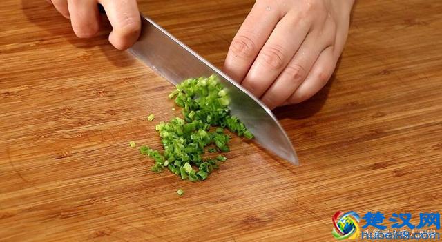 香菇除了炒着吃，还能怎么做？这道香菇新吃法了解一下，简单美味