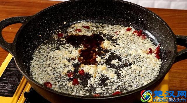 香菇除了炒着吃，还能怎么做？这道香菇新吃法了解一下，简单美味