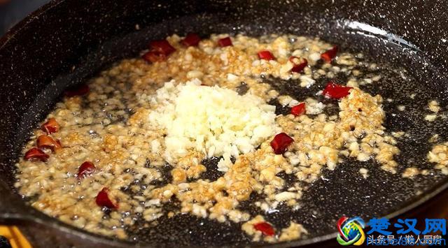 香菇除了炒着吃，还能怎么做？这道香菇新吃法了解一下，简单美味