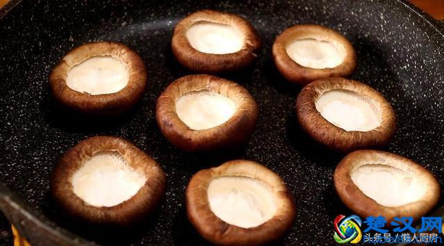 香菇除了炒着吃，还能怎么做？这道香菇新吃法了解一下，简单美味