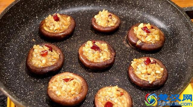 香菇除了炒着吃，还能怎么做？这道香菇新吃法了解一下，简单美味