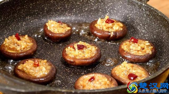 香菇除了炒着吃，还能怎么做？这道香菇新吃法了解一下，简单美味