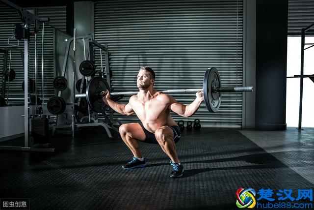 每天100个深蹲，会有什么好处？深蹲怎么做才标准？很多人做错了