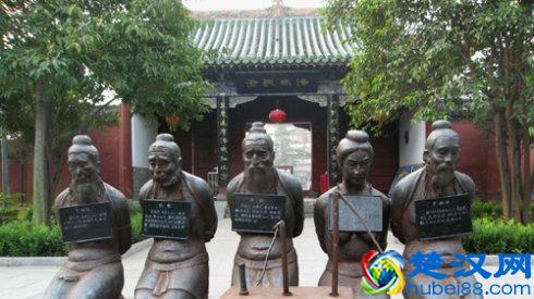 民族英雄岳飞到底是怎么死的？后人立5大幕后凶手跪像，引大风波