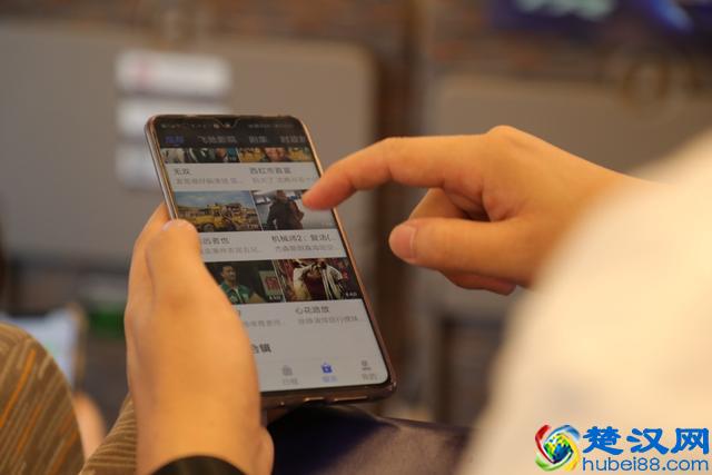 掌上高铁给你欢乐旅途！用免费高铁WiFi，畅享热门电影大片