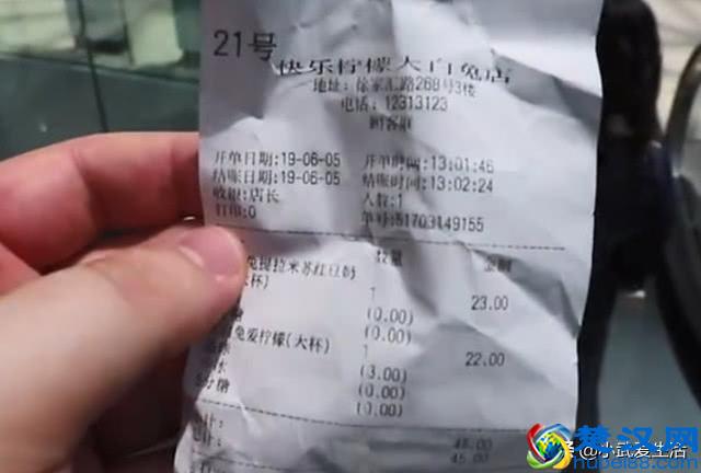 上海最火爆的网红奶茶，一杯高达五百块钱，想喝要排队五小时