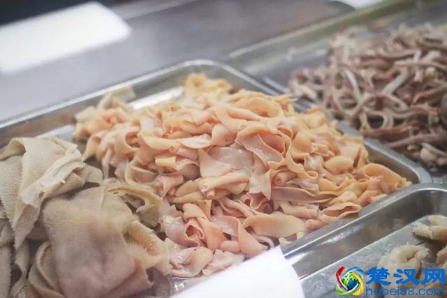 开了二十年的凉菜店，随时都有客人排在门口！