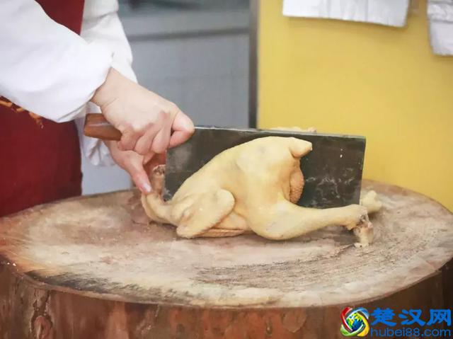 开了二十年的凉菜店，随时都有客人排在门口！