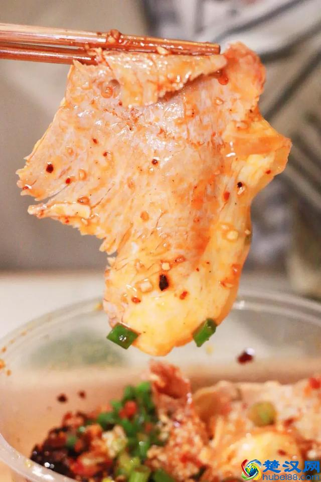 开了二十年的凉菜店，随时都有客人排在门口！