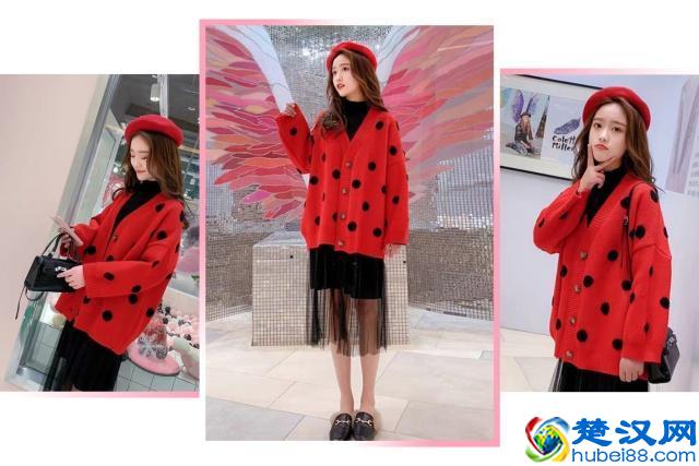 春天流行穿红色开衫，搭配好看的裙子，竟然这么美！