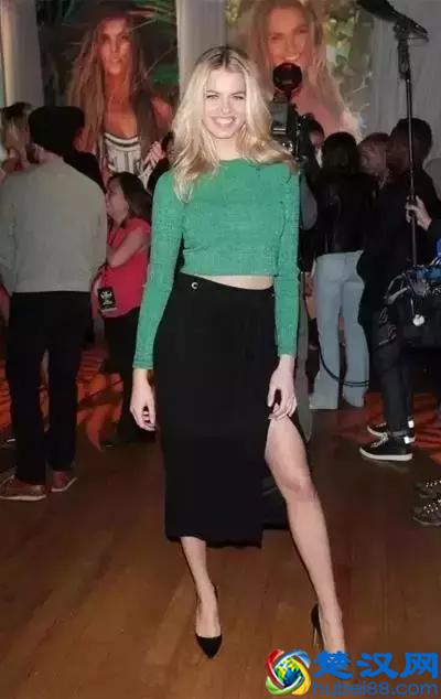 黑色长裙搭配什么鞋子好看？