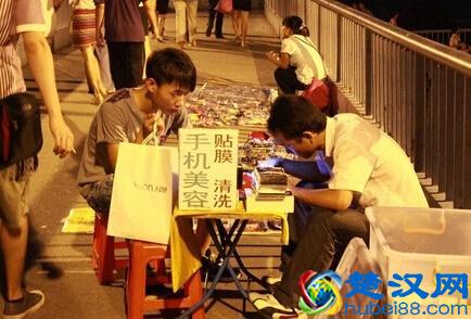 摆地摊卖什么最火 今年火爆赚钱就卖这