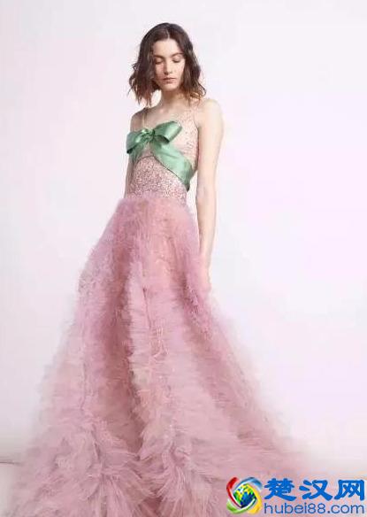 选一件你喜欢的粉色裙子，测你在男友心里是什么模样