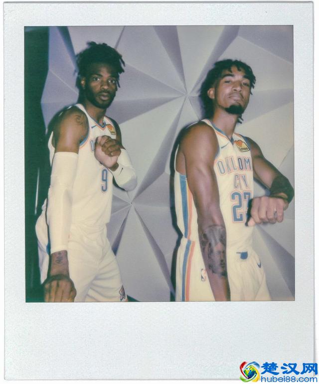 雷霆官推发布各球员拍立得效果照片