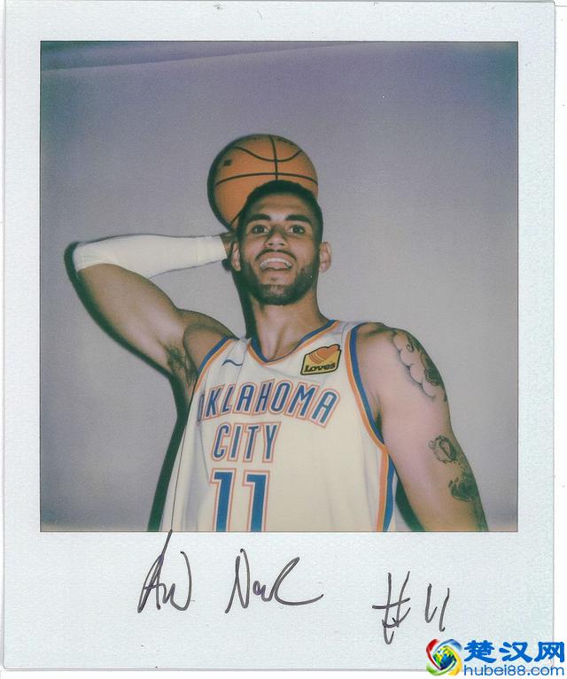 雷霆官推发布各球员拍立得效果照片