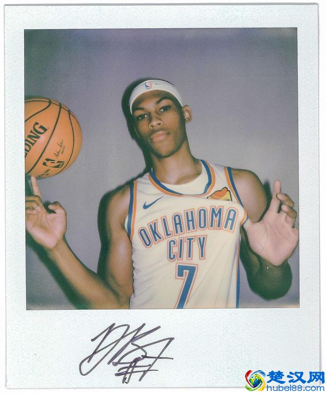 雷霆官推发布各球员拍立得效果照片