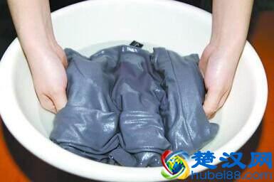 羽绒服又厚又脏怎么洗?学会这一招,10分钟让羽绒服变得像新买的