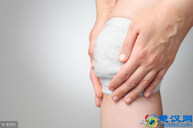 膝关节疼痛难忍怎么回事？骨科专家提醒：可能是这4大病因作怪