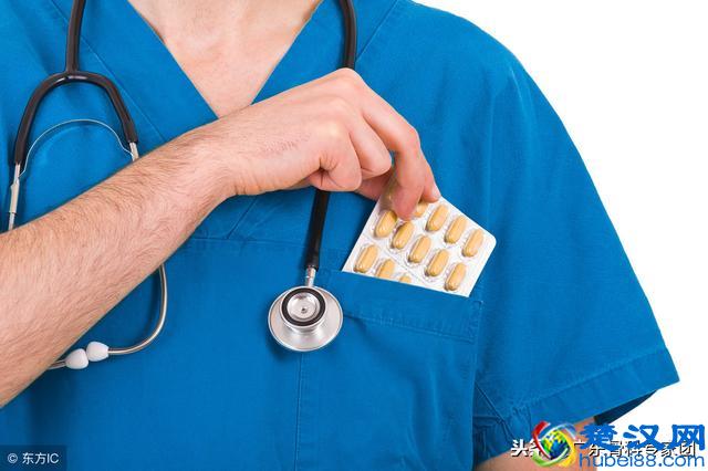 膝关节疼痛难忍怎么回事？骨科专家提醒：可能是这4大病因作怪