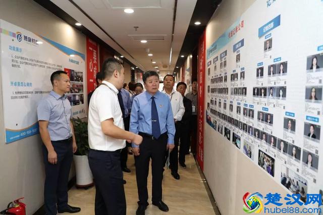 牢记初心使命，在主题教育中深入做好“三服务”