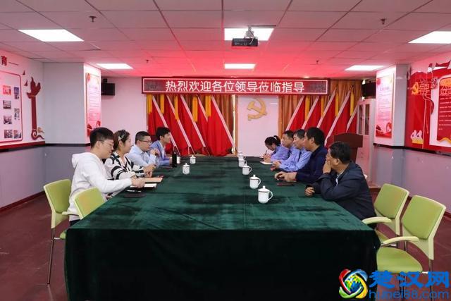 牢记初心使命，在主题教育中深入做好“三服务”