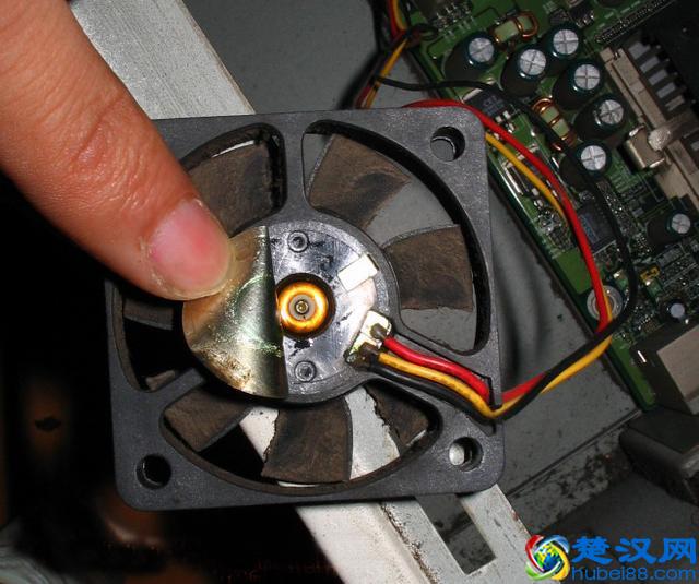 电脑风扇声音很大很烦人！简单五个方法就可以轻松解决！完美！