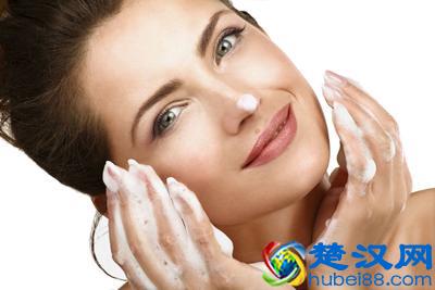 怎样去除脸上皱纹，大家不妨用用这7个小办法吧！