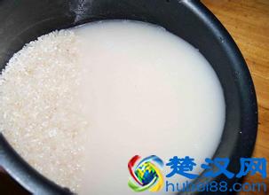 手机进水了怎么办？这个方法能让你的手机原地复活