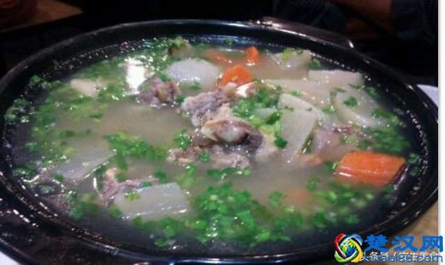 三款羊肉汤的美味做法，如何做羊肉汤呈乳白色？