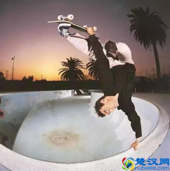 几百块的板鞋，但也是各大品牌的联名宠儿