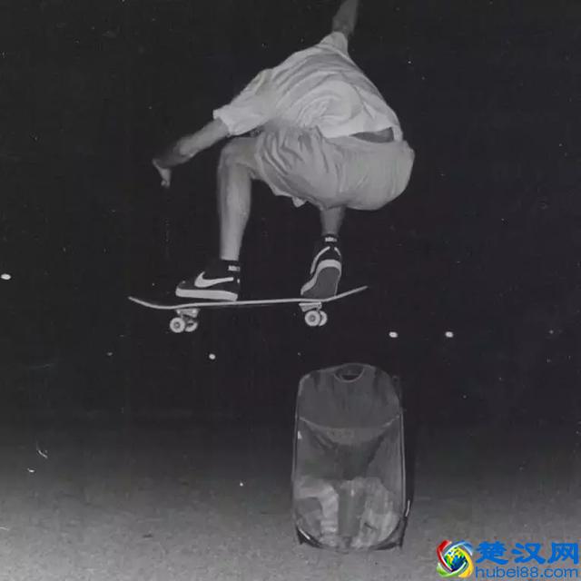 几百块的板鞋，但也是各大品牌的联名宠儿