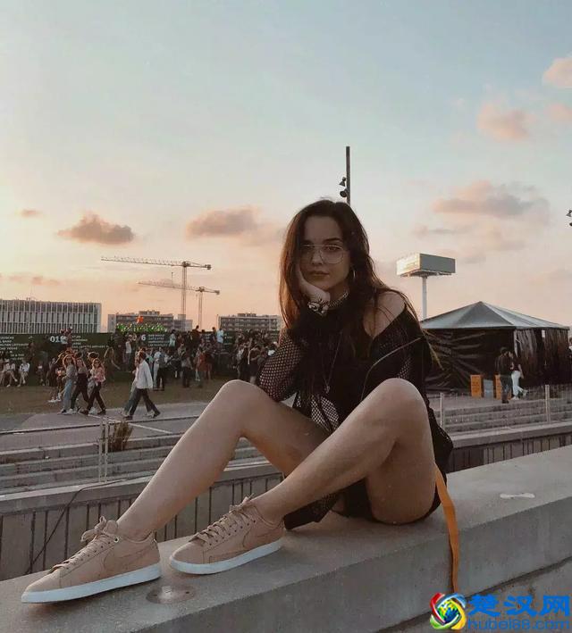 几百块的板鞋，但也是各大品牌的联名宠儿