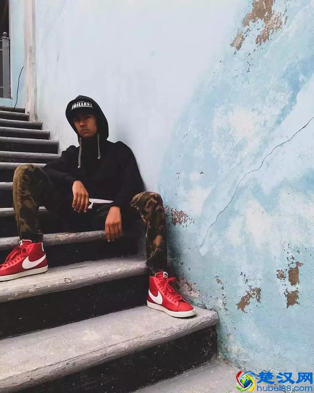 几百块的板鞋，但也是各大品牌的联名宠儿