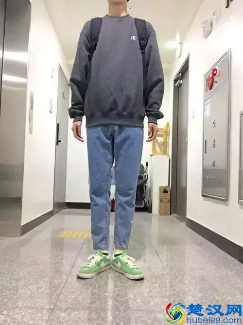 几百块的板鞋，但也是各大品牌的联名宠儿