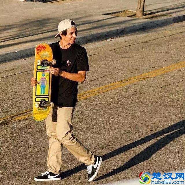 几百块的板鞋，但也是各大品牌的联名宠儿