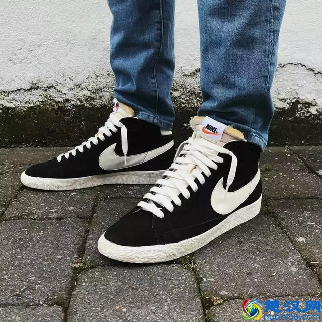 几百块的板鞋，但也是各大品牌的联名宠儿