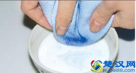 衣服上墨水渍难清洗？只要用它洗一下，省事又实用