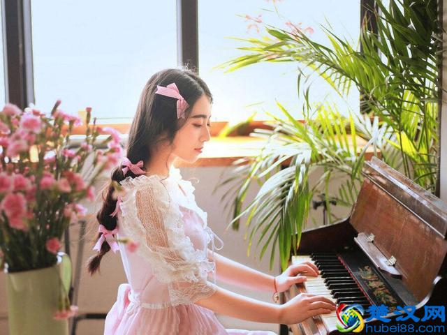 钢琴及电钢琴品牌有哪些？买钢琴还是电钢琴？如何挑选合适的琴？