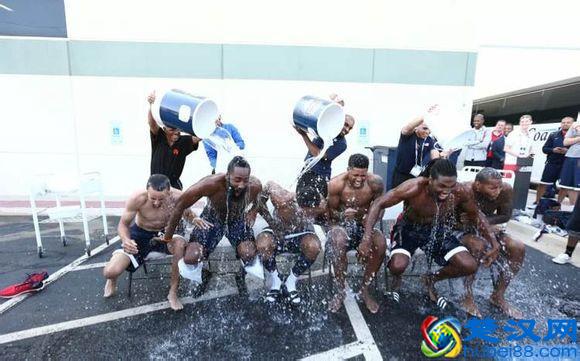 “冰桶挑战”为什么那样火