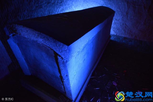 等了10年结局，《盗墓笔记》官方终于发声了，小哥身世大曝光！