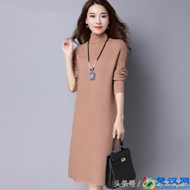 奔三的女人要会搭配，披肩外套+毛衣连衣裙，修身保暖还有女人味